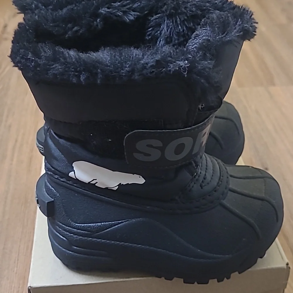 Sorel Black‎ Kids Snow Boots with Polar Bear Design